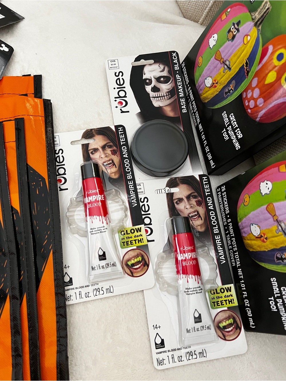 Lot of 10 Halloween items bags decorations and makeup - Picture 3 of 11